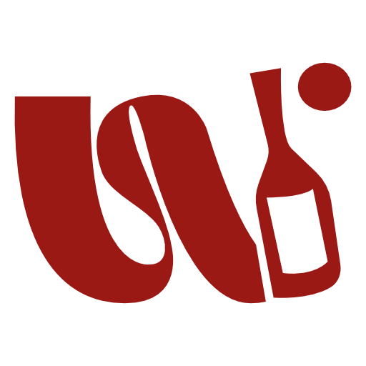 Dziewczyna z butelką wina